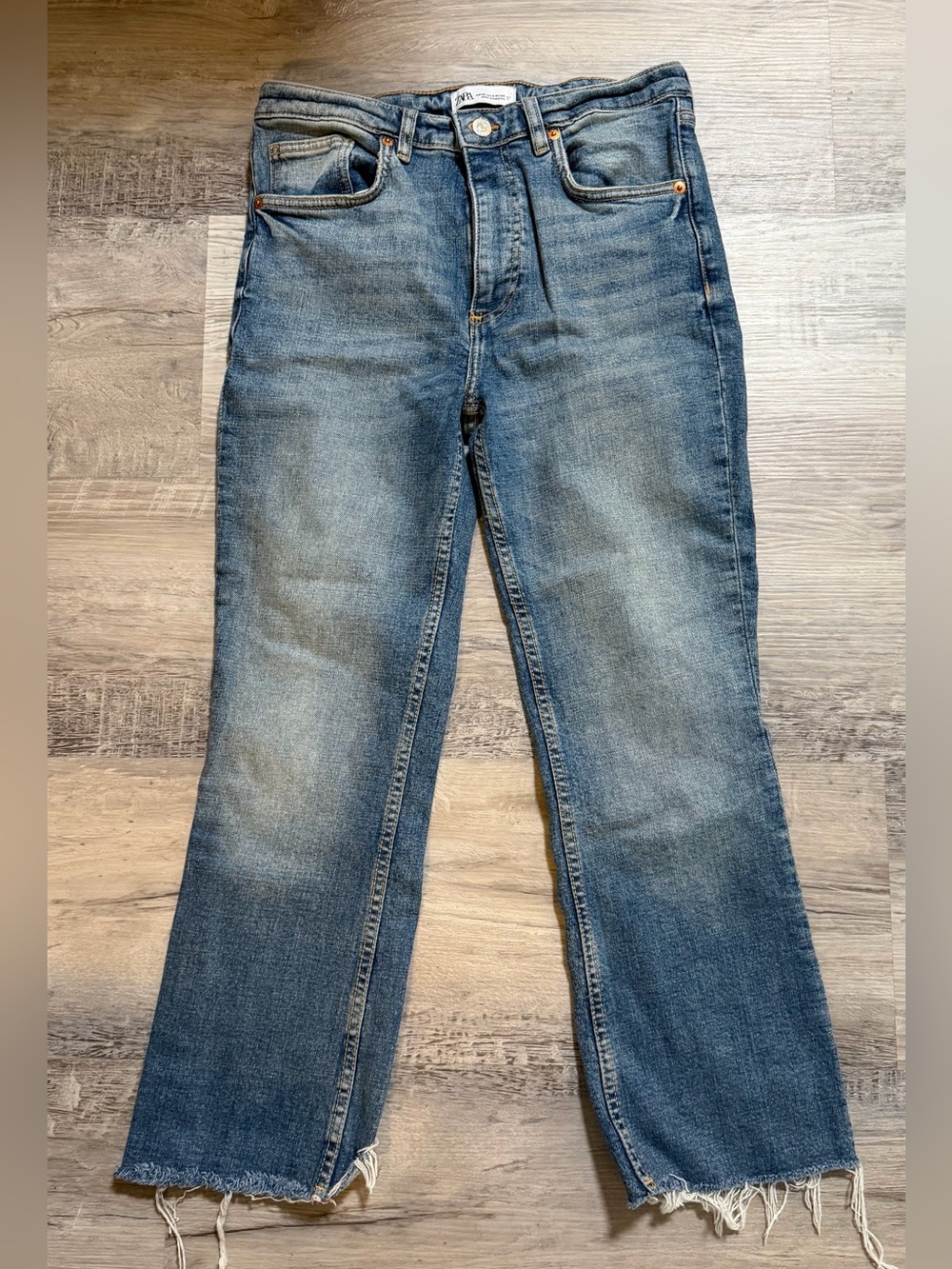 ZARA Mid-Rise Cropped Flare Jeans Medium Blue Wash Raw Frayed Hem Size 6 EU38